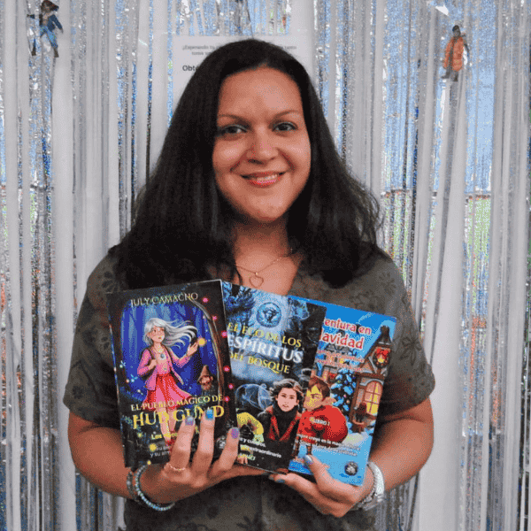 autora venezolana de fantasía July Camacho
