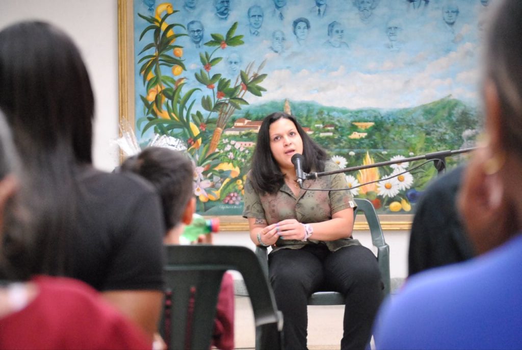 presentación de autora venezolana en Los Teques